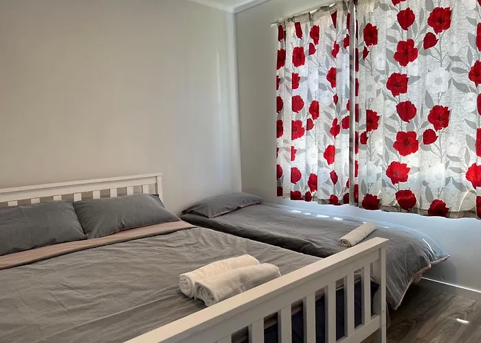 4 Beds Including 2 Double Beds, 1 Single Bed, And 1 Double Sofa Bed In A Small 1 Bedroom And 1 Lounge No Kitchen Only Fridge, Microwave Rotorua