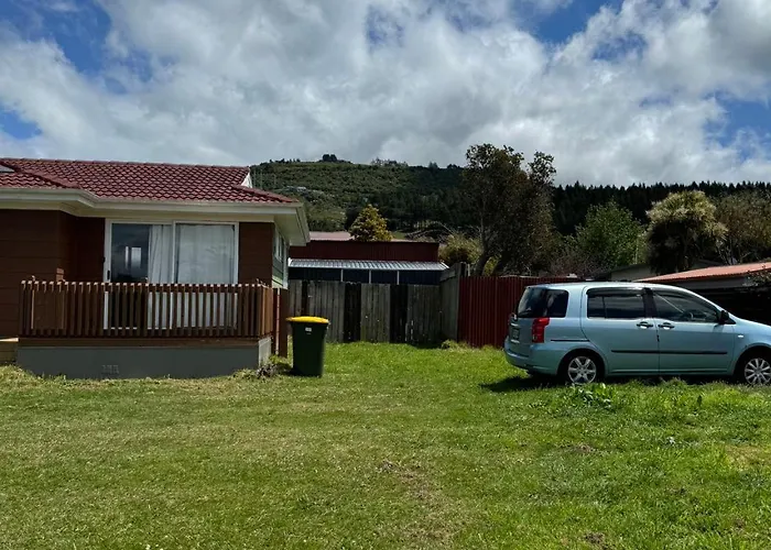 4 Beds Including 2 Double Beds, 1 Single Bed, And 1 Double Sofa Bed In A Small 1 Bedroom And 1 Lounge No Kitchen Only Fridge, Microwave 3*